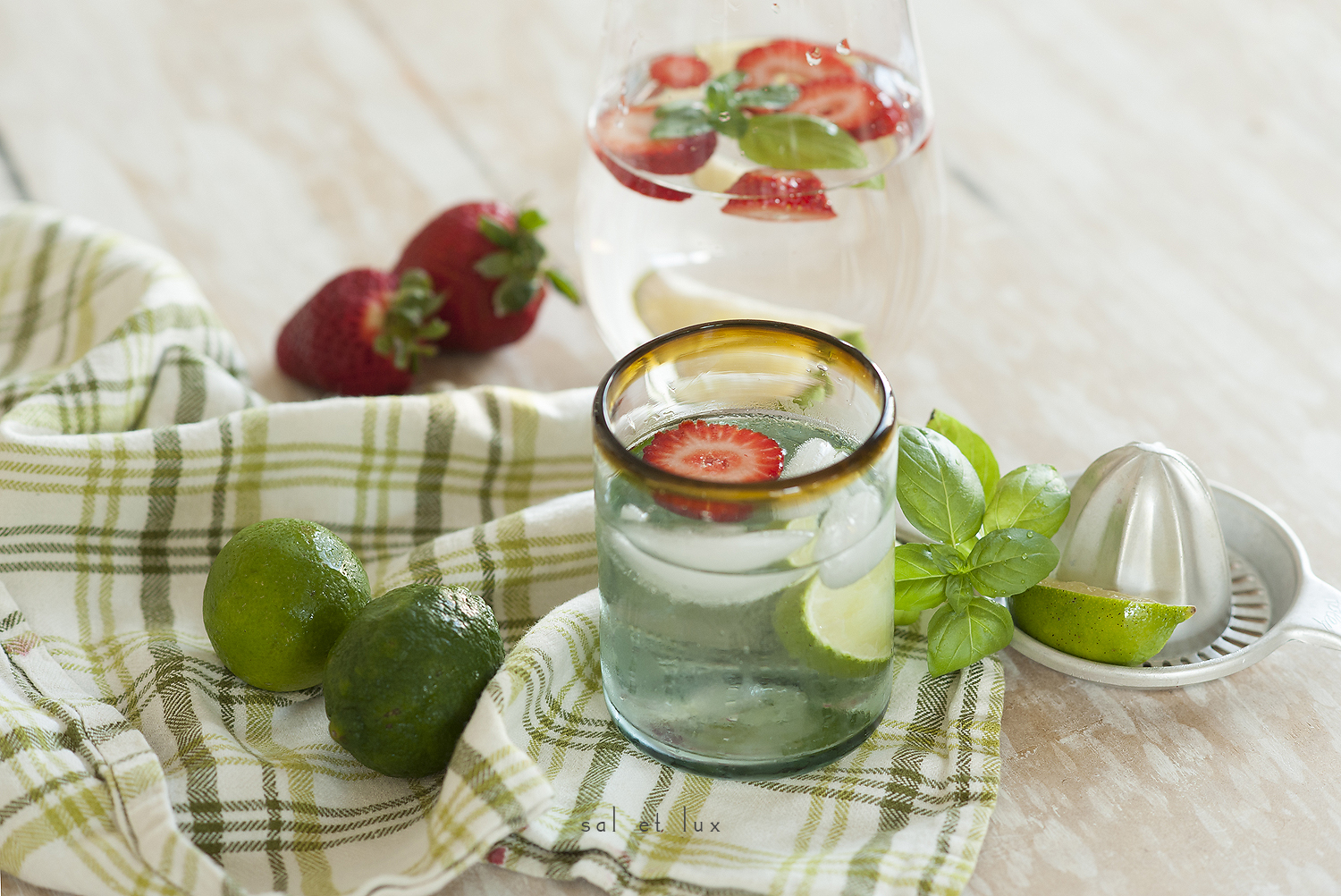 infused-water-recipe-sal-et-lux